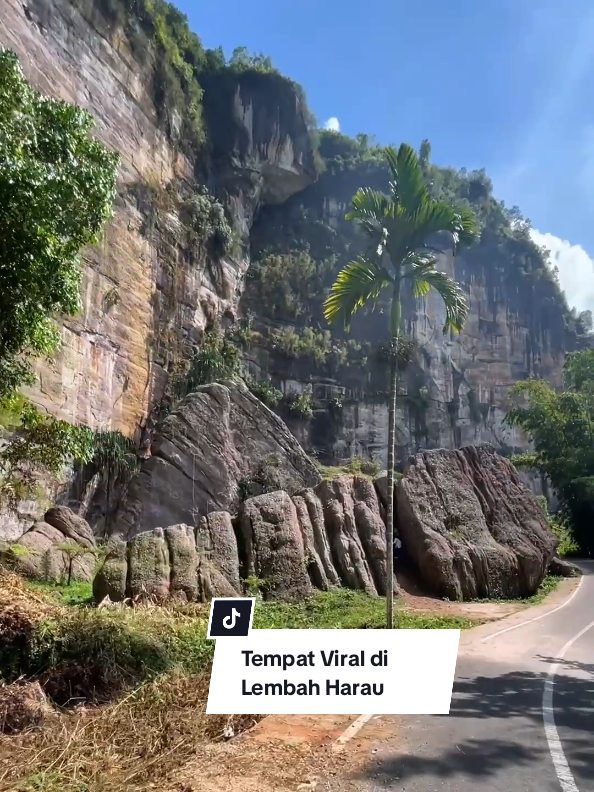 Tempat viral di Lembah Harau #lembahharau #hiddengems #viral #aesthetic #langitaesthetic #cinematic #jalanjalan #alam #payakumbuh #minangtiktok #minangviraltiktok #sumbartiktok #sumbarrancak #wisatasumbar #fyp 