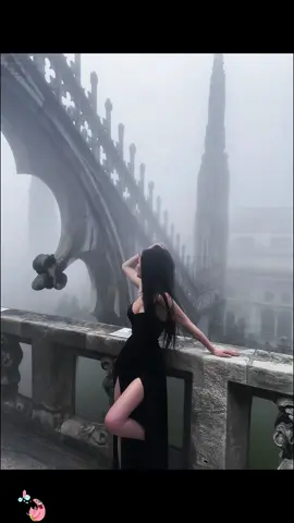 Следуйте за мной, чтобы присоединиться к последним тенденциям и создавать фотографии туманной погоды! Follow me to join the latest trends and create photos of foggy weather! Производство спецэффектов в туманные дни. Спецэффекты создания тумана. Фотографии спецэффектов в туманные дни. Туманная погода. #capcut #capcutpioneer #capcutforus #Туманная погода.