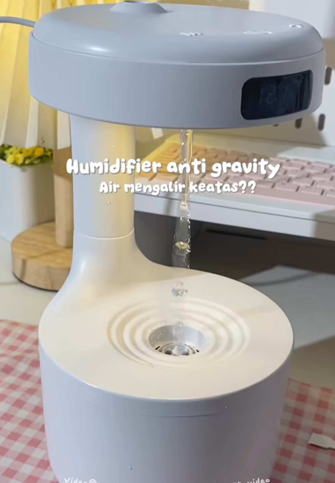 Masih kepikiran, ko bisa airnya naik keatas😭 keren banget humidifiernya😭 #humidifier #humidifierantigravity #humidifiermurah #humidifierdifuser #StressRelief 