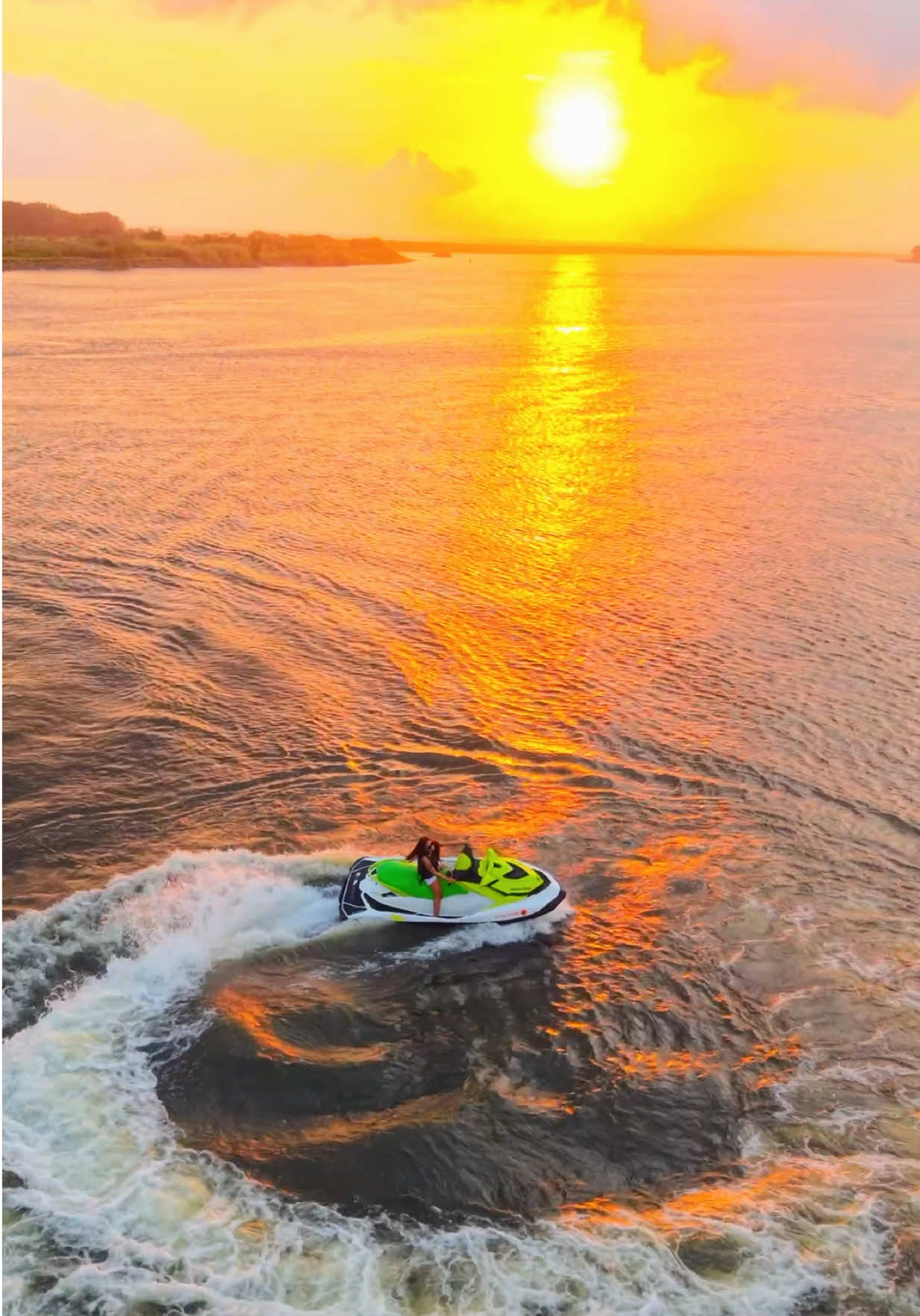 Naik jetski di jogja jangan sampe salah tempat, nanti beda warna jetski & hasil documentasi #jetskidijogja #lagunaviewdepok #adventure #jogja24jam #seadoo 