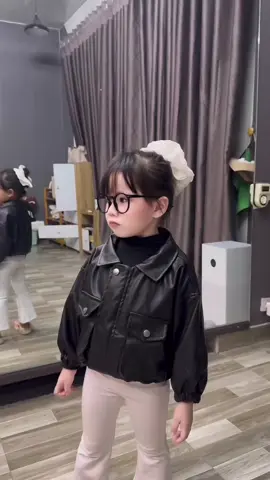 Áo khoác da bé mặc xinh #aokhoacda #aodachobe 