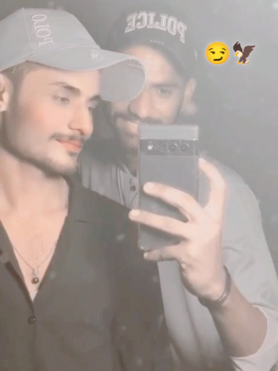 ہم جیسے شوق نہ پالو صاحب 😏  ہماری ادائیں ہم پہ ہی ججتی ہیں💸😉 #youfor 