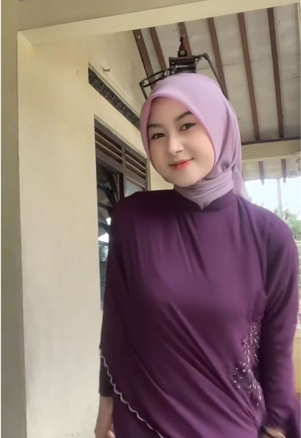 day 1 pake vt baru karna draft 600 vt kehapus😔 Btw Dress Cantik By @SABYYHA ID 💜