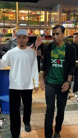 Jom mai Pesta Tomahawk Pak Mat Western🥩🔥 tomahawk juicy, padu, memang puas hati! Lokasi di Menara Alor Setar sehingga 2/11/25. Selain tomahawk, ada juga pelbagai menu lain yang ada di PakMat Western. Sambil makan, boleh layan view menara Alor Setar dengan suasana santai & meriah.  #PestaTomahawk    #TomahawkPadu #PakMatWestern