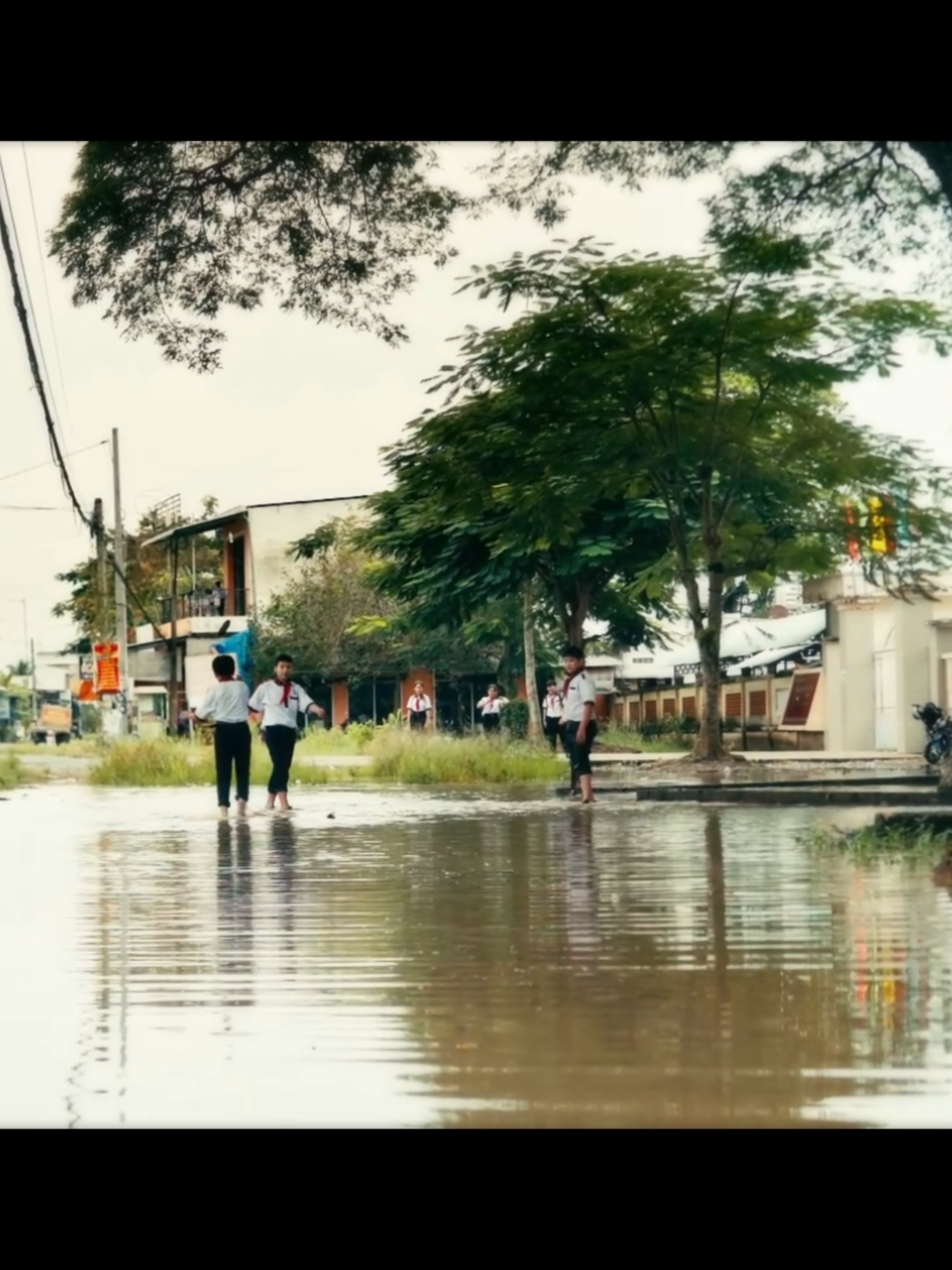 Trở về tuổi thơ ^^#xuhuong #cinematography #quaytruonghoc #cholachbentre #truongthcslongthoi