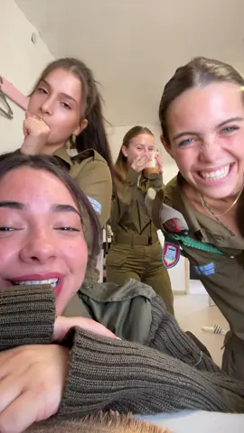 אין מילים לתאר את כמות האהבה #מדריכותהנדסהקרבית #מדריכותחבלה #