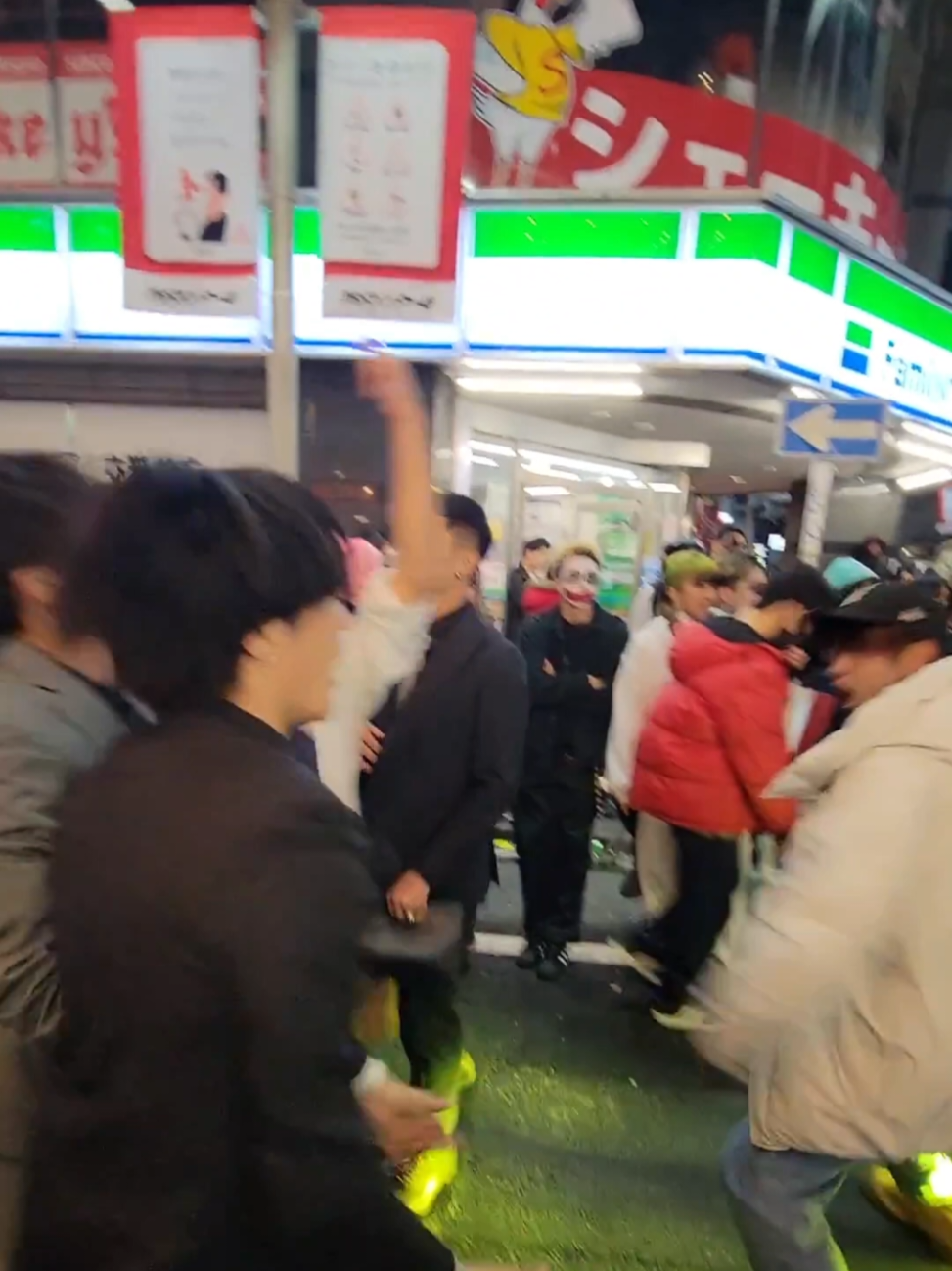 渋ハロ横揺れ界隈 #渋ハロ #渋谷ハロウィン #グリ長 　#横揺れ 　@redgriffith0360 