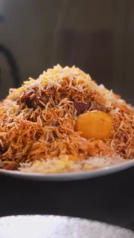 من بعد الفيديو هذا راح تنسوا اي كابلي قد ذقتوه في حياتكم ، شيء خطير 🔥✨ ‎المقادير :  ٣ كيلو لحمة خروف حري  ماء بارد لسلق اللحم زيت ٣ ملاعق زيت بصل ٣  بهارات صحيحة قرفة وهيل وقرنفل وفلفل اسود وخلنجان ‎ملح ثوم ٥ فصوص زنجبيل ملعقة صغيرة قشر البرتقال ملعقتين كبار علبتين صلصة ‎بطاطس  ‎شرائح البرتقال  ماء الكادي ملعقتين  ‎زعفران ‎بهارات الكابلي :  ‎كمون  ‎كزبرة  ‎فلفل اسود  ‎كركم  ‎هيل  ‎قرنفل  ‎قرفة