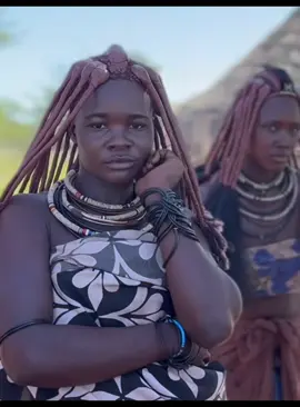 The Himba women of Namibia are known for their unique beauty and distinctive traditional aesthetic, which reflects their deep connection to the land and their ancestral culture.Their hair and skin are their most characteristic features: the women cover their bodies with a mixture of ghee, red ochre, and aromatic resin called otjize. This mixture protects their skin from the sun and insects, and also gives it that bright reddish hue that symbolizes life, fertility, and the earth.  #tribelife#Lifestyle#nature#family#inspirationofafrica