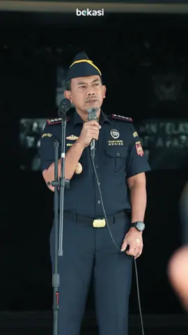 Bea Cukai Bekasi  Deklarasikan Kembali Pembangunan Zona Integritas  Menuju Wilayah  Birokrasi Bersih dan Melayani.  Bea Cukai Bekasi kembali mencanangkan pembangunan Zona Integritas menuju Wilayah  Birokrasi Bersih dan Melayani (WBBM). Deklarasi oleh pegawai tersebut dilaksanakan selepas upacara peringatan Hari Oeang RI ke-79 pada Kamis 30 Oktober 2025. Bertempat di Lapangan Parkir Kantor Bea Cukai Bekasi pencanangan dipimpin langsung oleh Kepala Kantor Bea dan Cukai Bekasi, Winarko Dian Subagyo. Yuk simak keseruannya! #beacukaibekasi 
