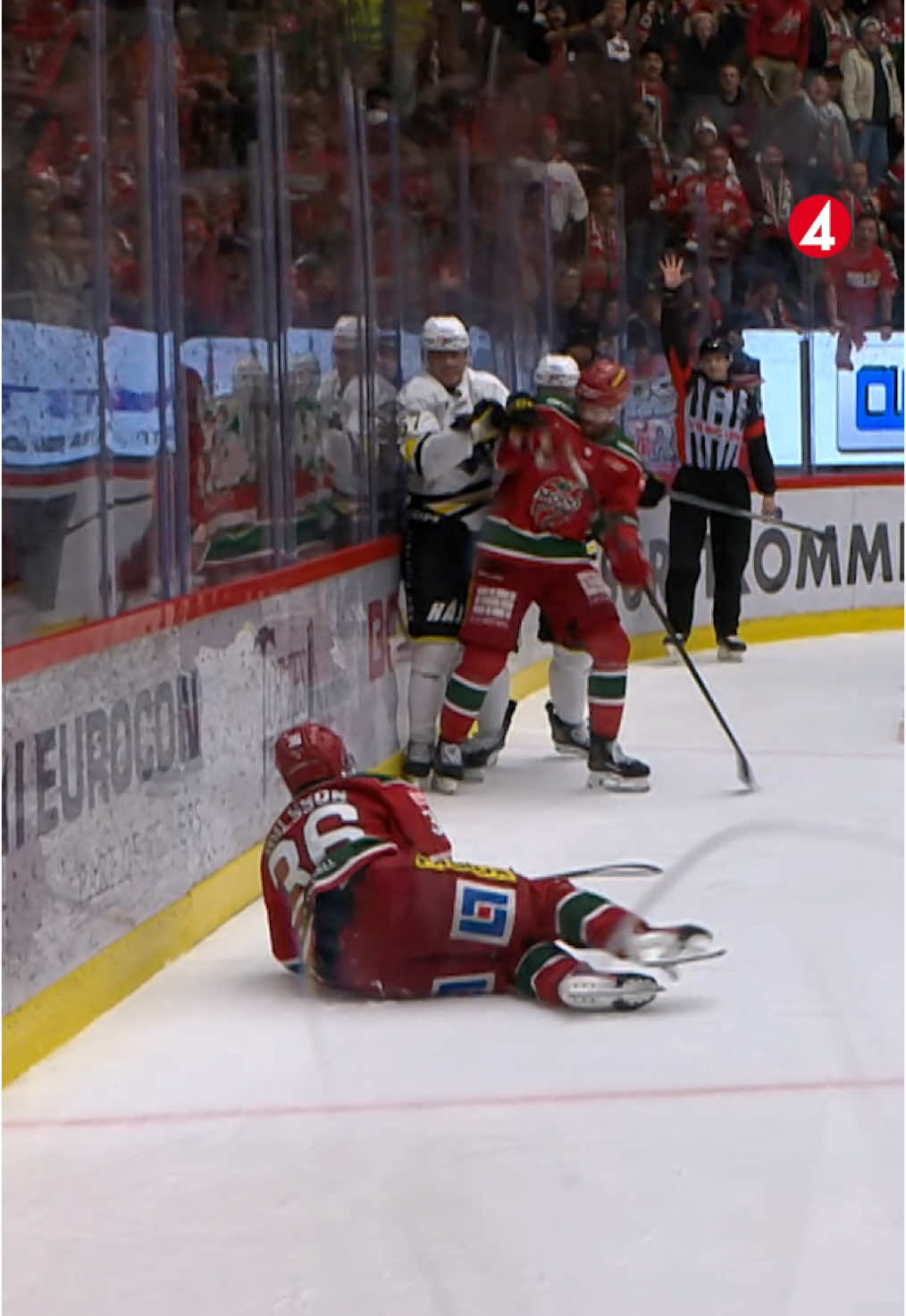 🗣️: ”Skaderisken är enorm” AIK:s Alfred Barklund riskerar avstängning efter den här tacklingen i slutskedet av Modo-AIK ❌