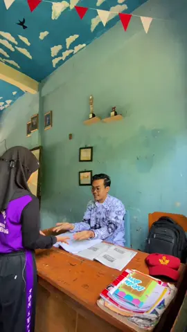 Hari ini diingatkan lagi, bahwa menjadi guru bukan sekadar mengajar, tapi juga dicintai,terima kasih anak-anak ku semuanya 🫂✨ #gurusd #gurumuda #fyp #CapCut 