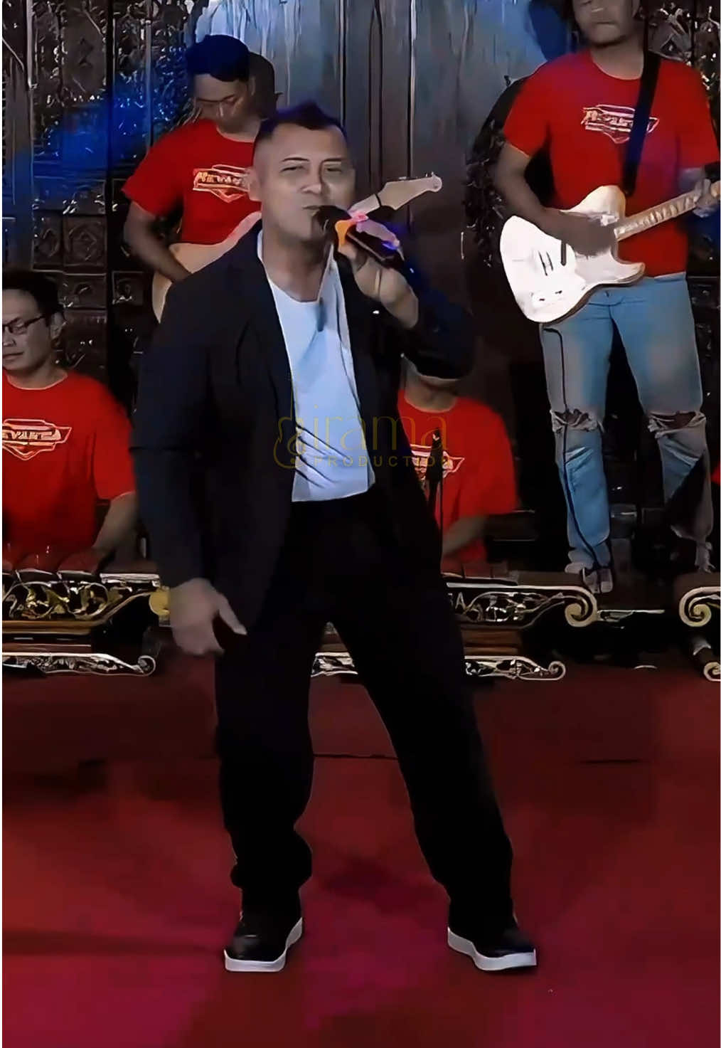 Ada yang pernah ngerasain hal kayak di lagu ini? 😔 “Kepati-Pati” bukan cuma lagu — tapi perasaan yang disuarakan lewat nada. Coba dengerin malam ini, siapa tau kamu nemu dirimu di dalam lagunya 🎧 #KepatiPati #Darmadi #RevansaIndonesia #CampursariHati #lagujawa 