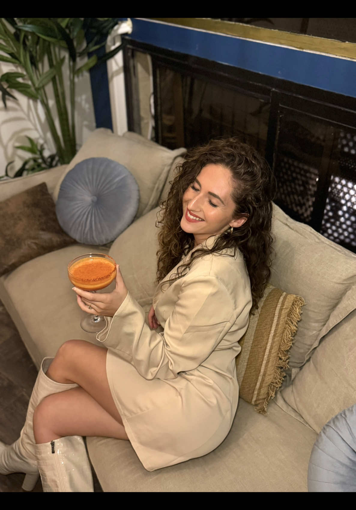 ❤️‍🔥 JEU CONCOURS : COCKTAILS ET TAPAS GOURMETS ❤️‍🔥  🤩 Nouveau bar à cocktails et tapas en plein centre-ville de Montpellier : Hart’s, un véritable coup de cœur pour nous !  🍹Cocktails signatures et plats à partager de qualité, le goût y est et l’ambiance est très agréable avec une équipe au top !  🥳 Pour l’occasion on t’offre de quoi passer une soirée de rêve : 4 cocktails offerts + 5 tapas à partager pour toi et ton +1 d’une valeur de 80€  Pour participer :  ✅ Like & Enregistre  ✅ Identifie la personne que tu veux emmener  ✅ Follow  🍀 Republie et partage en storie pour plus de chance 🍀  Résultats le mardi 4 novembre à 18h  🕕 Ouvert du mardi au dimanche  📍 7 Rue des Trésoriers de la Bourse Montpellier  #montpellier #Restaurant #cocktails 