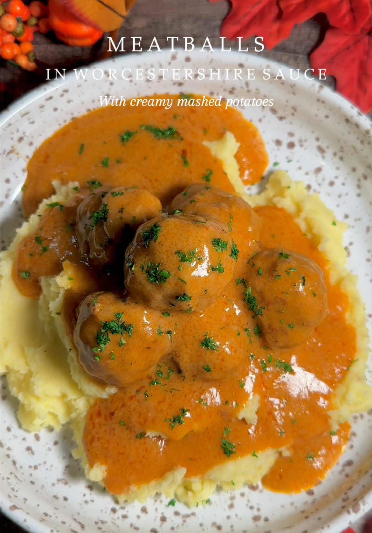 Hackbällchen in würziger Worcester-Soße Zutaten (für ca 2 Personen) Für die Hackbällchen: 	•	500 g gemischtes Hackfleisch  	•	2 EL Semmelbrösel (in etwas Wasser eingeweicht) 	•	Paprikapulver (edelsüß) 	•.     Knoblauchpulver 	•	Zwiebelpulver 	•	Salz und Pfeffer Für die Soße: 	•	½ rote Zwiebel, fein gehackt 	•	2 EL Tomatenmark (gehäuft) 	•	Mehl 	•	500 ml Rinderbrühe 	•	3½ EL Worcestersauce 	•	25 ml Sahne 	•	(Optional: 1 Schuss Sojasoße) 	•	Salz und Pfeffer Zubereitung 	1.	Hackbällchen: Hackfleisch mit Semmelbröseln, Gewürzen und Salz/Pfeffer verkneten, Bällchen formen. In Öl rundherum ca. 3 Min. pro Seite anbraten, herausnehmen (innere darf noch roh sein). 	2.	Zwiebel & Tomatenmark: Zwiebel in derselben Pfanne goldgelb braten, Tomatenmark dazugeben und kurz rösten. Mit Mehl bestäuben und kurz anschwitzen. 	3.	Soße: Mit Rinderbrühe ablöschen, glattrühren. Worcestersauce (und ggf. Sojasoße) zugeben. Hackbällchen zurück in die Pfanne, 15–20 Min. leicht köcheln lassen. Die Soße sollte nun dickflüssig werden. Falls nicht, etwas Mehl mit Wasser anrühren und unterrühren. 	4.	Verfeinern: Sahne einrühren, weitere 10 Min. köcheln lassen, mit Salz und Pfeffer abschmecken. 🥔 Cremiger Kartoffelbrei Zutaten (für 4 Portionen) 	•	1 kg mehligkochende Kartoffeln 	•	250 ml Milch 	•	70 g Butter 	•	Salz, Muskatnuss Zubereitung 	1.	Kartoffeln schälen, in Stücke schneiden, in Salzwasser ca. 20 Min. weich kochen. 	2.	Abgießen, heiß zerstampfen. 	3.	Butter einrühren, nach und nach warme Milch zugeben, bis cremig. Mit Salz und Muskat abschmecken. Ingredients (for 2 people) For the meatballs: 	•	500 g mixed ground meat 	•	2 tbsp breadcrumbs (soaked in a bit of water) 	•	Paprika powder (sweet) 	•	Garlic powder 	•	Onion powder 	•	Salt and pepper For the sauce: 	•	½ red onion, finely chopped 	•	2 heaping tbsp tomato paste 	•	flour 	•	500 ml beef broth 	•	3½ tbsp Worcestershire sauce 	•	25 ml cream 	•	(Optional: a splash of soy sauce) 	•	Salt and pepper Preparation 	1.	Meatballs: Mix the ground meat with the breadcrumbs, spices, and salt/pepper, then form balls. Fry in oil for about 3 min per side until browned, then remove (the inside can still be slightly raw). 	2.	Onion & tomato paste: In the same pan, fry the onion until golden, add tomato paste and roast briefly. Dust with flour and sauté for a moment. 	3.	Sauce: Deglaze with beef broth and stir until smooth. Add Worcestershire sauce (and soy sauce if using). Return the meatballs to the pan and let simmer gently for 15–20 min. The sauce should now become thick. If not, mix a little flour with water and stir it in. 	4.	Finish: Stir in the cream, simmer another 10 min, and season with salt and pepper. 🥔 Creamy Mashed Potatoes Ingredients (for 4 servings) 	•	1 kg starchy potatoes 	•	250 ml milk 	•	70 g butter 	•	Salt, nutmeg Preparation 	1.	Peel and cut the potatoes, cook in salted water for about 20 min until soft. 	2.	Drain and mash while hot. 	3.	Stir in butter, then gradually add warm milk until creamy. Season with salt and nutmeg. #meatballs #creamy #Recipe #potato #goviral 