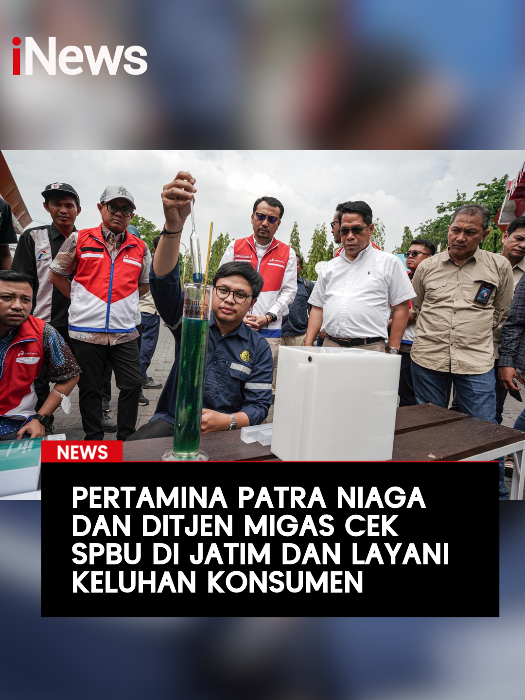 Pertamina Patra Niaga bersama Direktorat Jenderal Minyak dan Gas Bumi Kementerian ESDM serta Lemigas meninjau sejumlah SPBU di Jawa Timur. Kegiatan ini dilakukan untuk menindaklanjuti laporan masyarakat sekaligus memastikan bahan bakar serta pelaksanaan standar operasional pelayanan di lapangan. Dalam peninjauan ini, Ditjen Migas dan Lemigas melakukan uji pasta air dan uji visual di SPBU Gresik dan Surabaya dengan hasil tidak ditemukan kandungan air dalam BBM. Direktur Utama Pertamina Patra Niaga, Mars Ega menyampaikan bahwa Pertamina Patra Niaga telah menyiagakan posko layanan di sejumlah SPBU wilayah terdampak serta memastikan investigasi lanjutan terus berjalan. “Kami menyampaikan permohonan maaf yang sebesar-besarnya kepada seluruh konsumen yang mengalami ketidaknyamanan atas kejadian ini. Untuk itu, kami menyiagakan posko layanan konsumen di wilayah terdampak,” ujarnya.