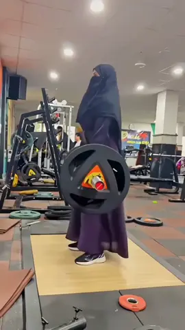 gym time 💪💪 #gym #exercise #weightliftinggirl #viral #trend #deathbattle 