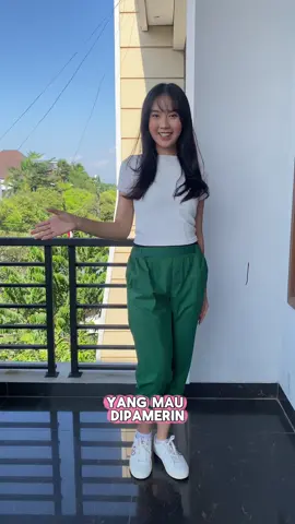 Udah paling bener, kalo mau pamerin sepatu, pake celana ini. #celana #celana7per8 #gajiansale #fyp #fashiontiktok 