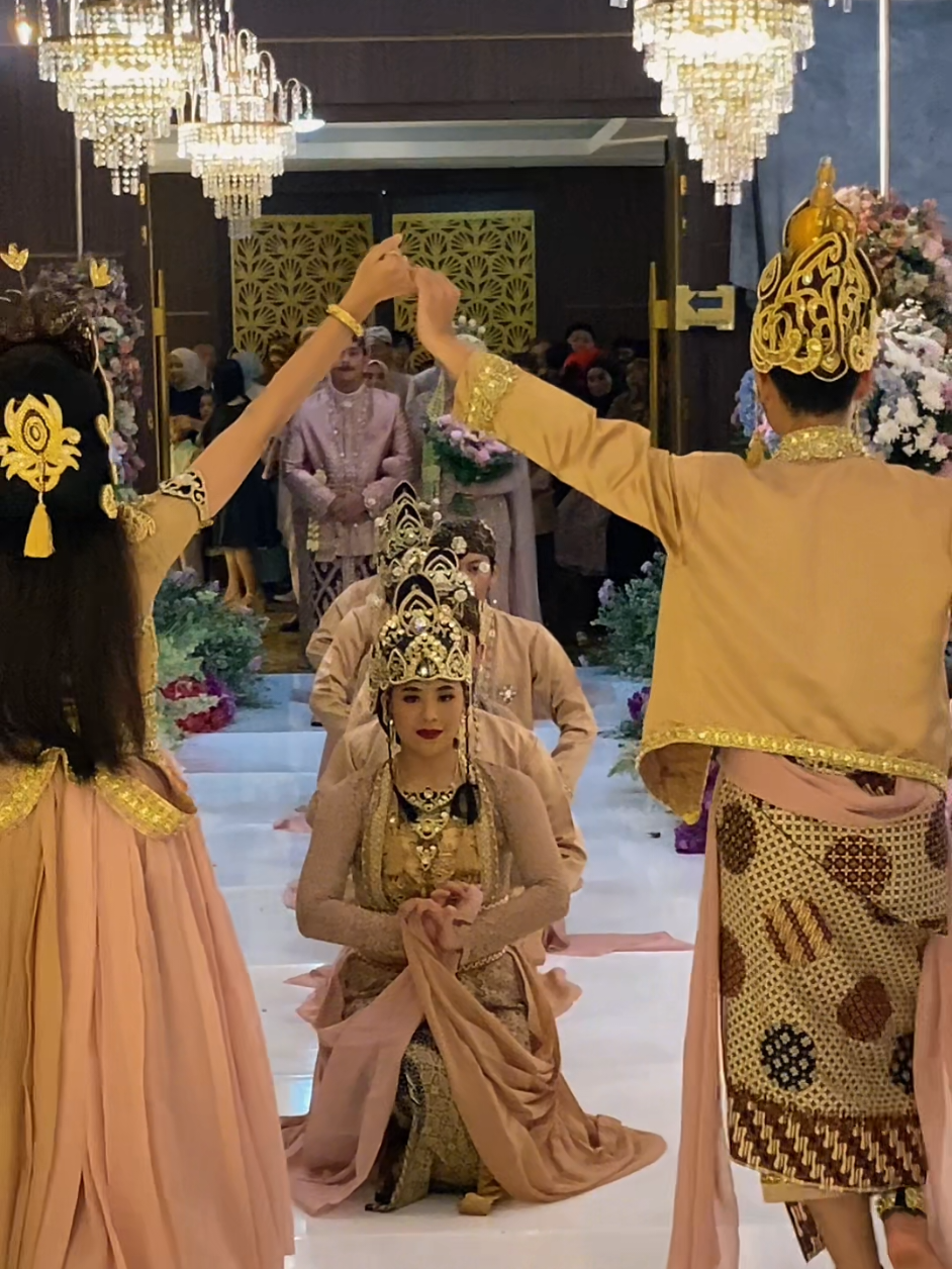 ________________________ Info Pricelist 📲.Whatsapp Admin: 082141437711 _________________________ #intendewangga #jasawedingtradisi #weddingbandung #mapagpangantensunda #fyp                             