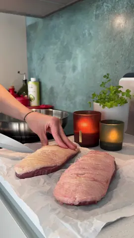 Duck Breast in Orange Sauce 🍊🦆 Elegant, juicy, and full of flavor — yet so simple to make! You’ll need: • 2 duck breasts • 2–3 oranges (plus a pinch of zest) • 3 tbsp honey • 1 tbsp mustard • 2 tbsp soy sauce • 200 ml broth • Salt Score the duck skin in a crisscross pattern — be careful not to cut into the meat. Rub with salt. Heat a dry pan over medium heat and place the duck skin-side down — no oil needed! Duck skin is rich in fat, and it will slowly render, giving you that perfect golden crisp. Sear for 3–4 minutes until beautifully golden, then flip and sear the other side. Remove the duck and set aside. In the same pan, add freshly squeezed orange juice, broth, soy sauce, honey, and mustard. Stir over high heat until the sauce thickens and turns glossy. Slice the duck, drizzle generously with the orange glaze, and enjoy this melt-in-your-mouth perfection! ✨ #tastyrecipes #duck #утка #вкусныйрецепт 