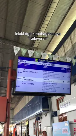 Bodo amat mau orang lain bilang gila juga yang penting happy #railfansindonesia #keretaapiindonesia #fyppppppppppppppppppppppp #vibeskereta 