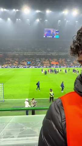 Chi la maglia ha onorato, non verrà mai dimenticato🖤💙#inter#dzeko#interfiorentina @Inter 