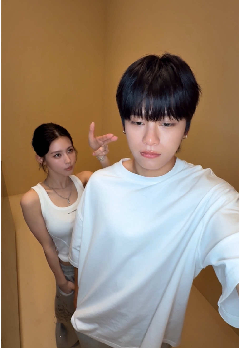 𝑰 𝒔𝒂𝒘 𝒂 𝒎𝒂𝒏 𝒅𝒐𝒘𝒏 𝒊𝒏 𝑹𝒆𝒏𝒐 with #Chawoomin#MY_Lover #MIYEON #MY_Lover #Reno   