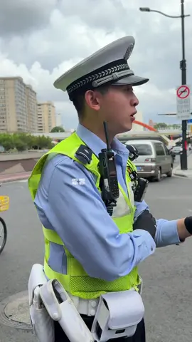🇨🇳 BociL Setiap hari Berhadapan dgn pelanggaran Pengguna jalan 😀😀 #ChineseTrafficPolice 🚦👮‍♂️🚦