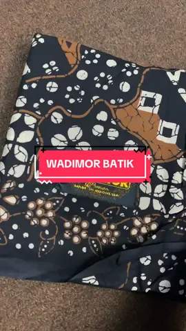 Wadimor batik, kombinasi hitam yang epic! Hijau, biru, coklat, semua serba keren dengan dasar hitam! 😎👊#wadimorbatik #sarungbatik #hitamanis #fashionpria  #gayahidupmuda 