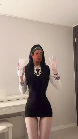 #제품협찬 다들 겨울이 되면 자연스럽게 오프숄더가 눈에 들어오죠 근데 등드름이나 피부톤 때문에 망설이셨던 분들 많으실 거예요 🥺 저도 그래서 고민 많았는데 이번에 이 등잡티크림을 써보고 완전 감동했어요! 몇 주만 꾸준히 사용했더니 눈에 띄게 등드름이 사라지고 피부톤까지 자연스럽게 밝아져서 오프숄더나 백리스 스타일도 걱정 없이 입을 수 있었어요! 올리브영 바디케어 1위 제품이라 믿음이 가는 건 물론이고 옷, 머리카락, 수면 등 일상 속 작은 자극에도 쉽게 노출되는 등 피부는 눈에 잘 안 보이지만 관리가 정말 중요하더라고요 이제 겨울에도 자신 있게 오프숄더 즐기고 공주님들이 쓰기에 딱 맞는 제품이라 저처럼 등 고민 있으신 분들께 진심으로 추천드려요 🤍             ✅ 올리브영 입점되어 있습니다 ✅ 4주 사용 후 등 부위 잡티(색소침착) 면적 감소율 32.297% 감소 ✅ 단 2주 사용으로 등잡티(색소침착) 완화 (인체적용시험 완료) ✅ 부드럽고 가벼운 발림성과 끈적임 없는 산뜻한 마무리감 ✅ 등잡티에 도움을 줄 수 있는 특허원료 2종 함유 ✅ 부담없이 사용할 수 있는 미백 기능성 젤크림                                        #오드로이 #등잡티크림 #올리브영  #스킨케어 