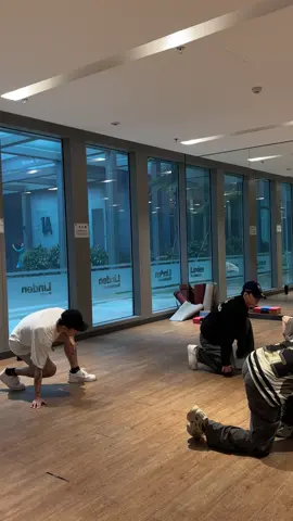 Mưa thì mưa chứ sao mà nghỉ tập được các em #BRay #AnhTraiSayHi2025 #NhaCuaBao #DoanKichCam 