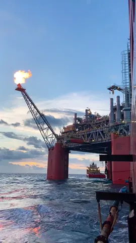 SEMI-SUB ⚓️⛓️🔥 —-A semi-submersible platform is a specialised marine vessel used in offshore roles including as offshore drilling rigs, safety vessels, oil production platforms, and heavy lift cranes. They have good ship stability and seakeeping, better than drillships.#semisubmersible #exploration #oilandgas #flaring 