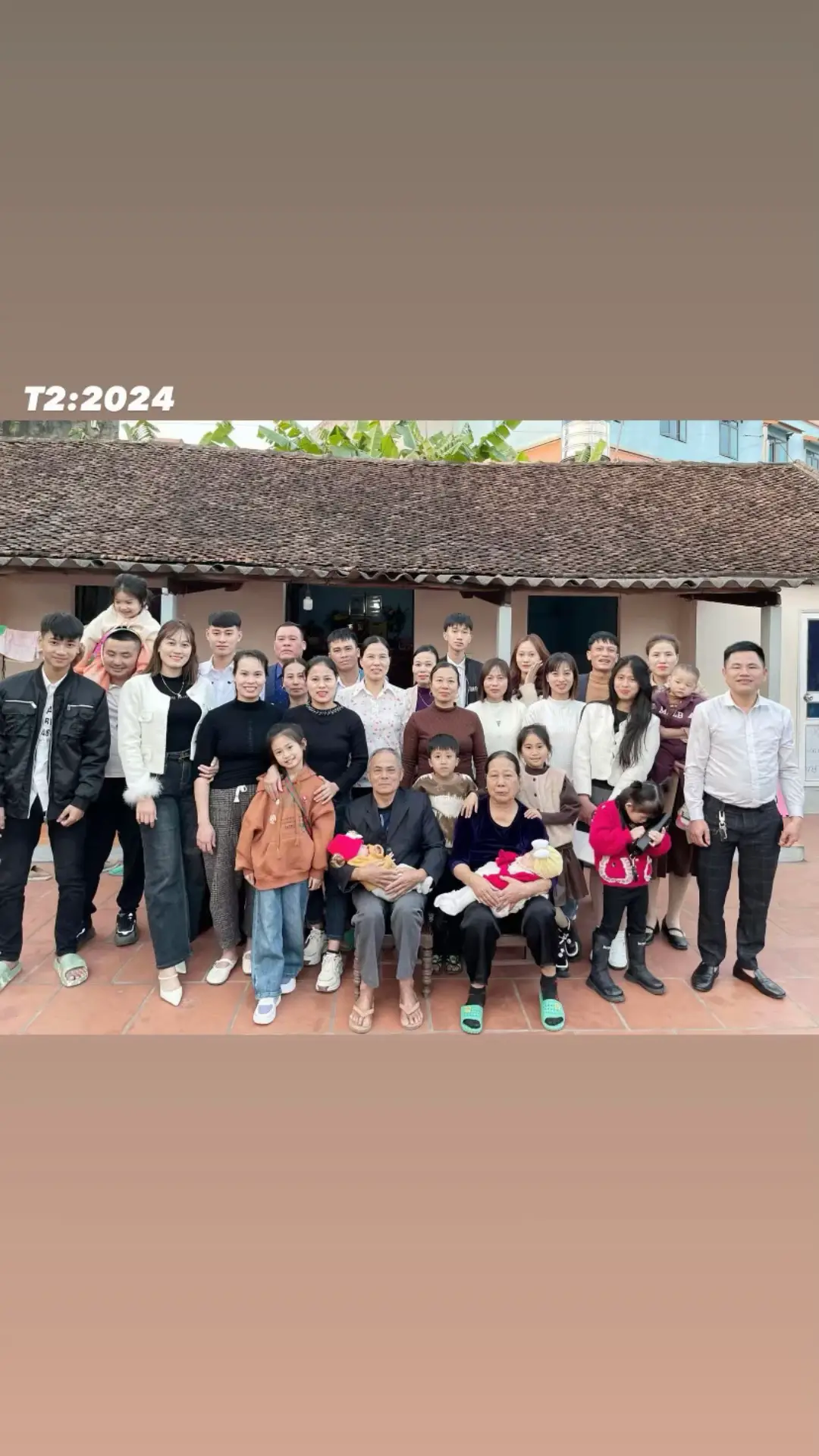 thương bà nhiều 😞