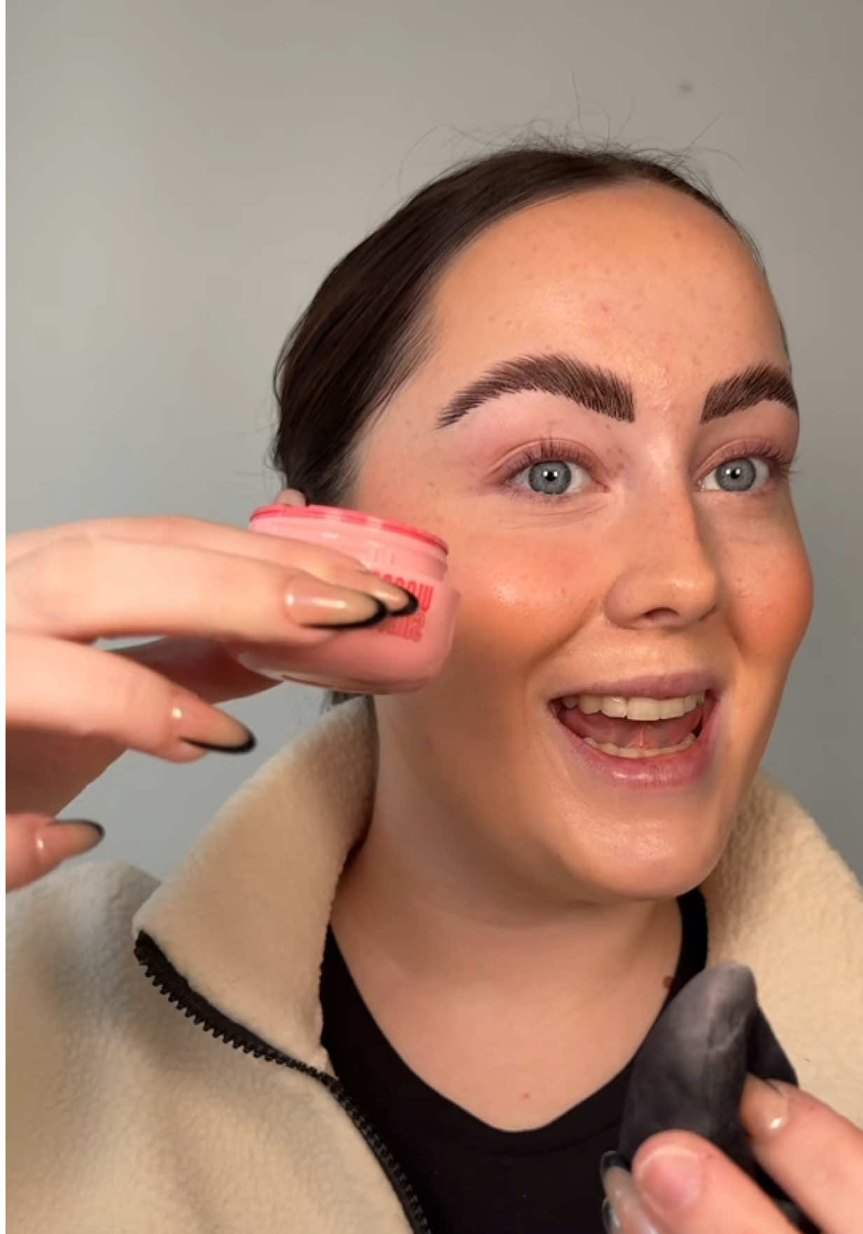 Lovvvee this powder @nyxcosmetics_uk #nyxcosmetics #loosepowder #blurringpowder #tiktokmademebuyit #fyp 