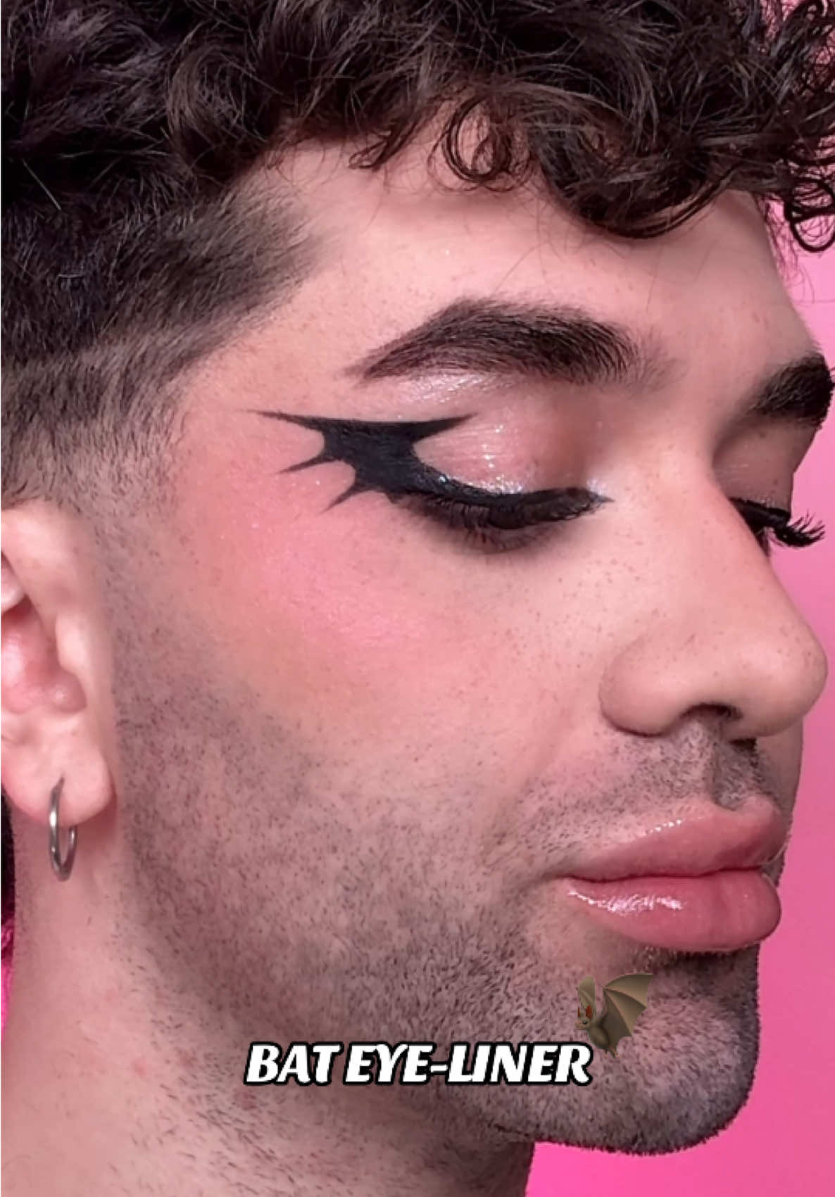 #bateyeliner 🦇Ecco un trucco semplice ma d’effetto per questo #halloween 😏🩷👻🎃