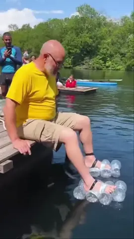 Sandal ini Bisa Membuatmu Berjalan Diatas Air. 