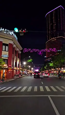 Tempat estetic buat jalan malam surabaya #vibess #fyppppppppppppppppppppppp #fyp #surabaya #surabayatiktok 