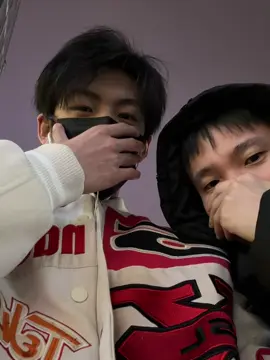 Phong cách chụp ảnh là phải lấy tay che miệng zậy á #庞博文 #pangbowen #bangbacvan #xuhuong #xuhuongtiktok 