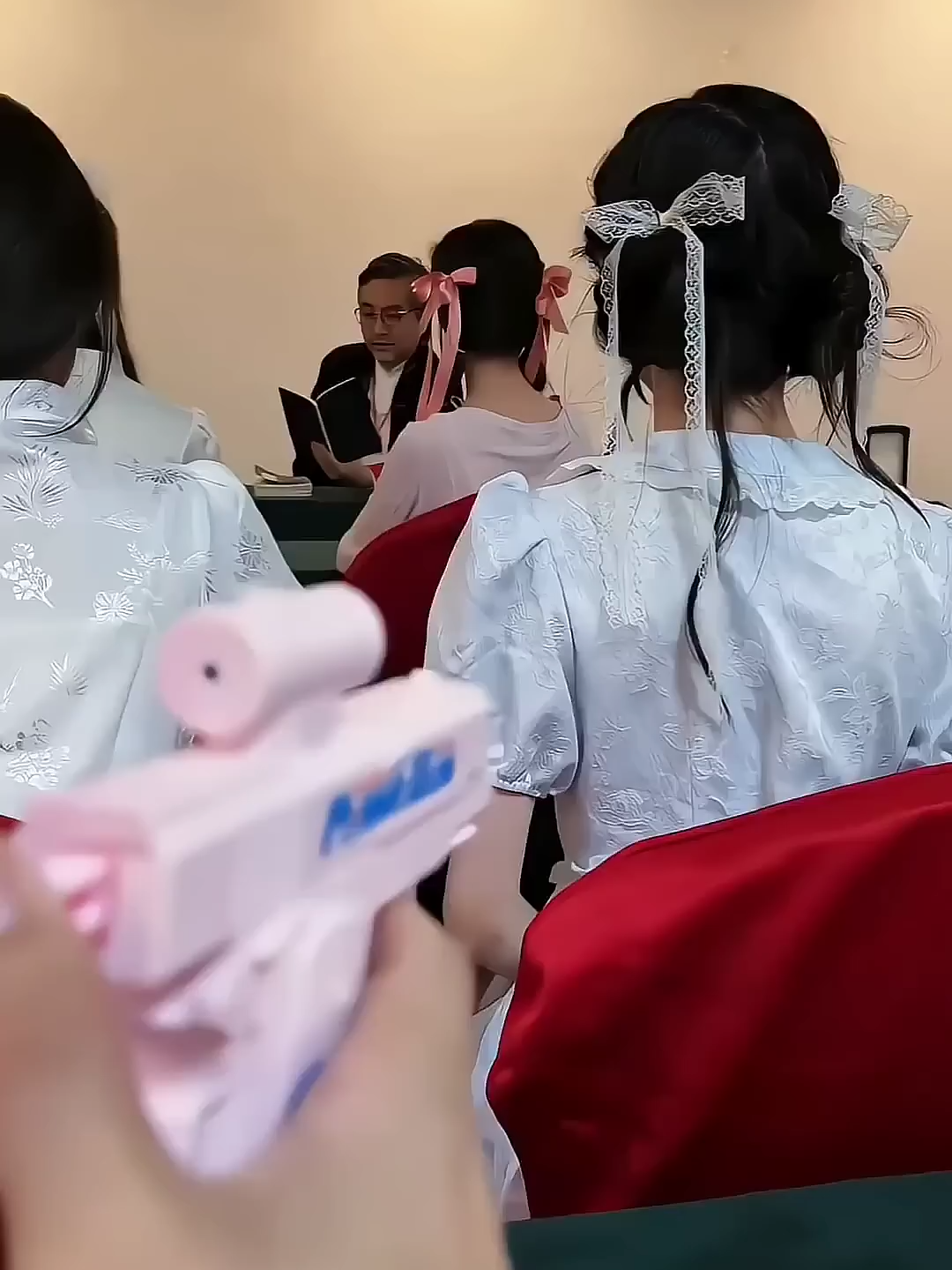 Oyuncaklarını Okula Getirdi... Ve Öğretmen Onları Sakladı❗