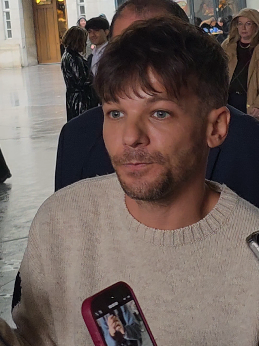 NOT THESE BLUE EYES OMG 😮‍💨 @Louis Tomlinson    #foryou #lt #louistomlinson #bbclivelounge #bbcradio1 