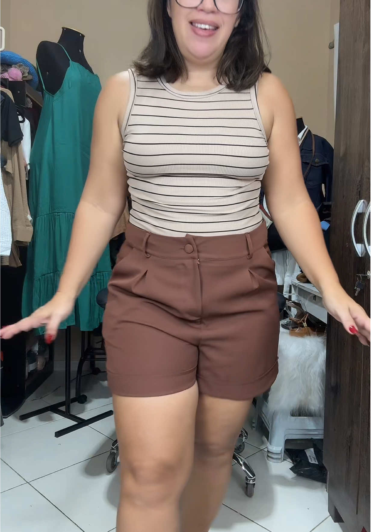 Blusinha canelada maravilhosa, perfeita pra quem veste do 46 ao 52 😍 Ela tem aquele caimento que valoriza o corpo, super confortável e estilosa, combina com tudo — jeans, saia, short… um coringa no guarda-roupa! ✨ O tecido é canelado, então se ajusta bem e tem um toque macio, ideal pra usar no dia a dia ou montar um look mais arrumadinho também. 💖 Clica no carrinho laranja 🛒 pra garantir a sua antes que acabe, porque tá simplesmente perfeita! #BlusaPlusSize #ModaFeminina #LookConfortável #EstiloReal #TikTokShop 