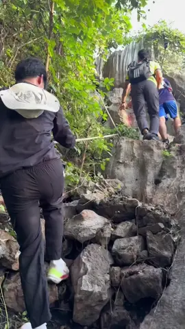 จะในร่มหรือเจอแดดแค่ไหนก็เอาอยู่ #SnakeBrandSunCare #SunProtection #AfterSun #SnakeBrand 