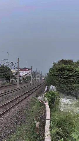 kereta semarang keabisan c6 #keretaapiindonesia #railfansindonesia #xybca #fyp #lokomotifkobong 