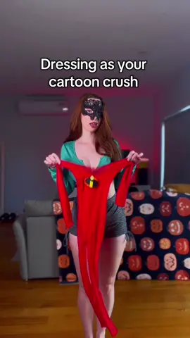 Did I guess right? #cosplay #halloween  #mrsincredible #incredibles #redhead