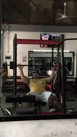 Shoulder workout 💪  #discipline #lockin #highlight #fyp #gym 