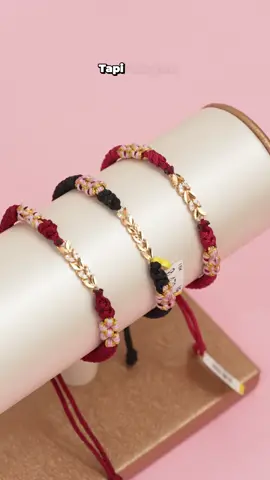 Ternyata charm-nya bisa beli terpisah?! 😍 Langsung deh otak auto mikir: “gimana kalo bikin versi aku sendiri 🤭💛” #gelangtali #wahyuredjo #perhiasanemas #emasasli #perhiasanwanita 