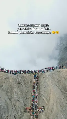 Siapa yang udah pernah ke kawah bromo?☝️☝️#opentripbromo #tripbromomurah #jeepbromo #bromohariini #privatetripbromo 