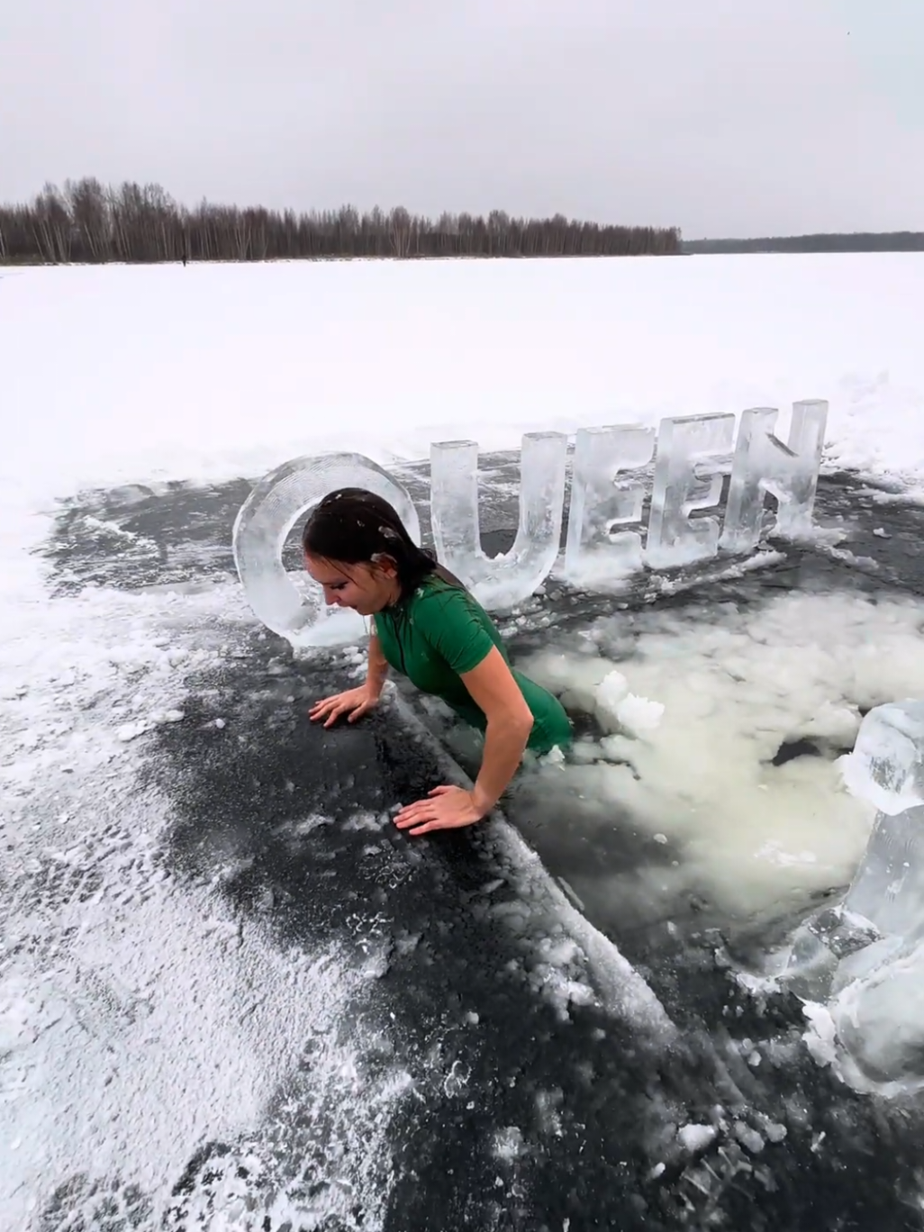 Ice Sport💪🏼#galkina_anechka #swimming #icequeen #icequeenlife #ice 