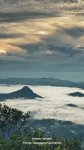 Kapan Kalian Kesini #mountain #gunung #pendakigunung #lewatberanda #tajungkang1680mdpl 