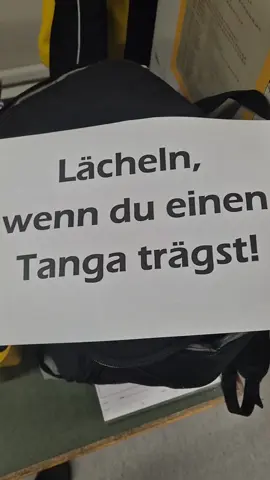 Na, wer von euch trägt auch einen? 🤣🤣🤣 #deutschepost #arbeitsalltag #zustellerlife #spassmusssein #comedy 